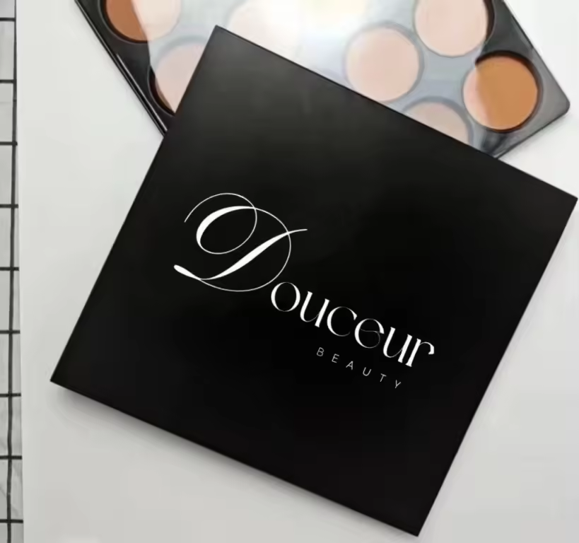 De Douceur Beauty Cream Concealer & Contour Palette